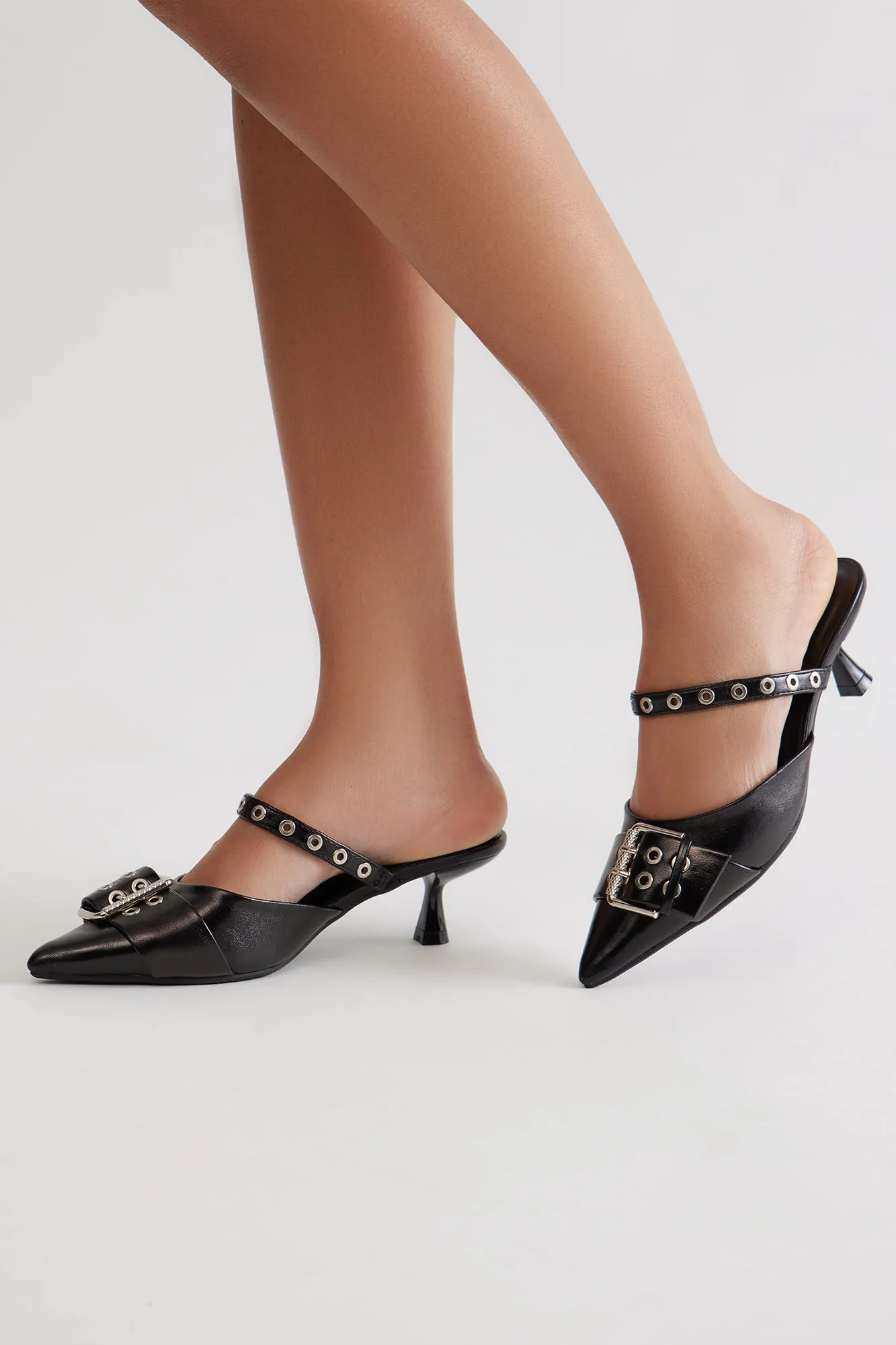 Bale Hardware Kitten Heel Pumps - Black