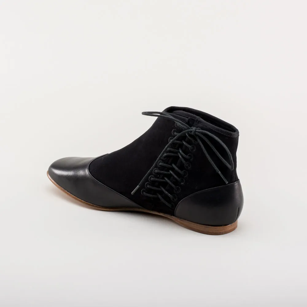 Keckley Women's Victorian Side-Lace Boots (Black/Black)